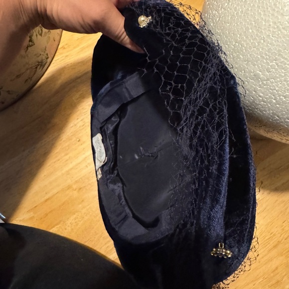 Vintage Velvet Blue Netting Gems Pearls Chapeaux Louise Hat Blue 50s - Picture 4 of 5